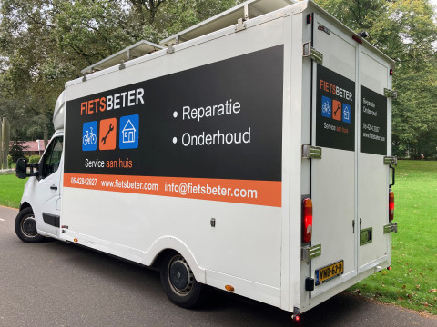 Foto bus schuin achter